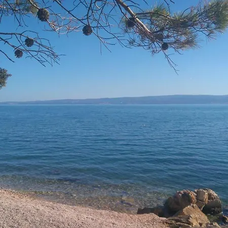 Ruzica -stobrec, Near *